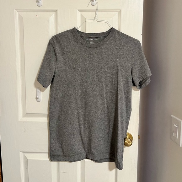 2 Pack American Eagle T-Shirts, Size Small - Picture 1 of 6